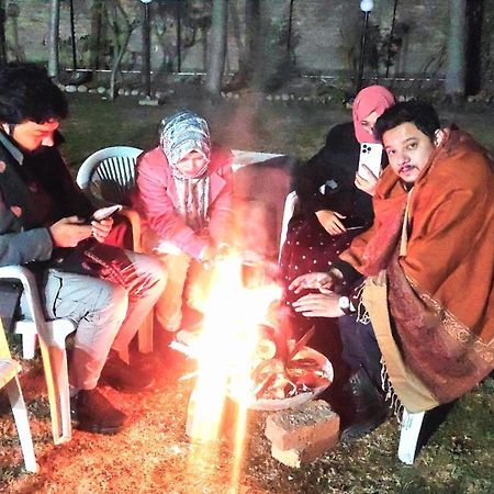 The Clover Inn Srinagar  Luaran gambar