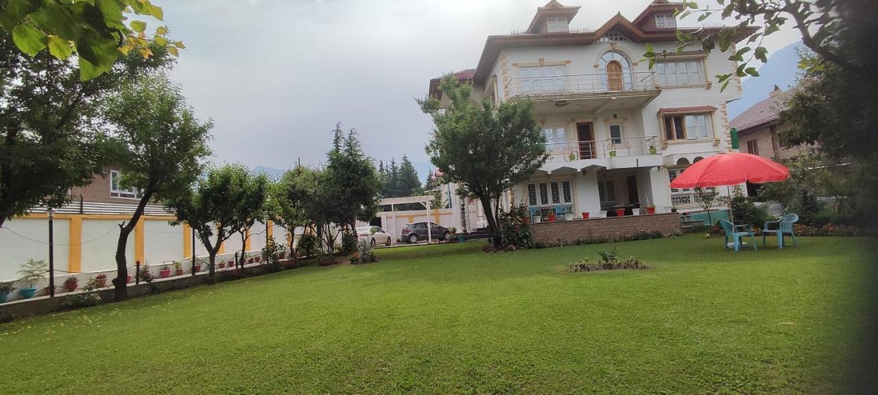 The Clover Inn Srinagar  Luaran gambar