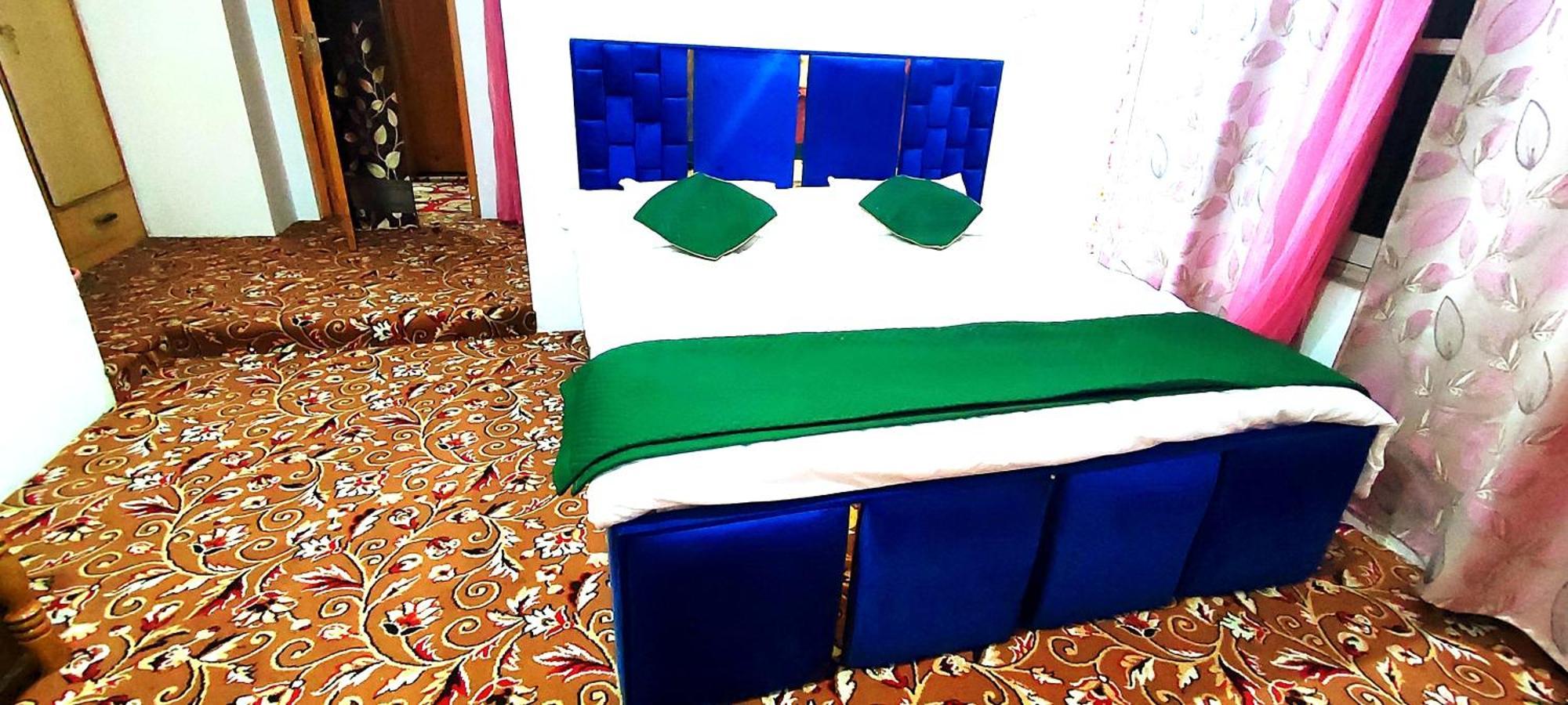 The Clover Inn Srinagar  Luaran gambar