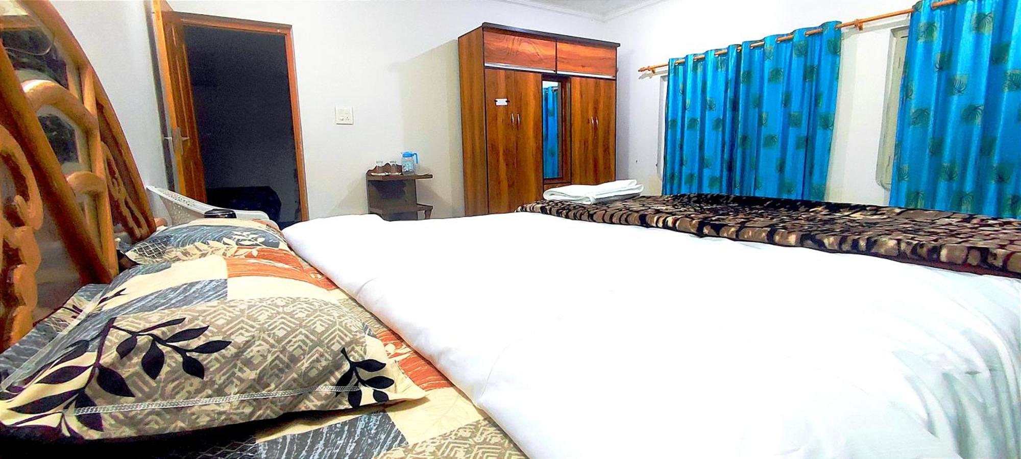 The Clover Inn Srinagar  Luaran gambar