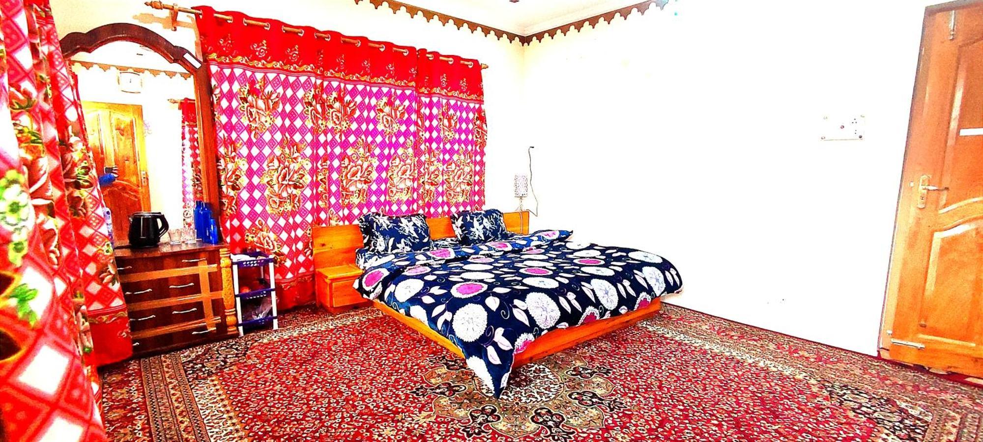 The Clover Inn Srinagar  Luaran gambar
