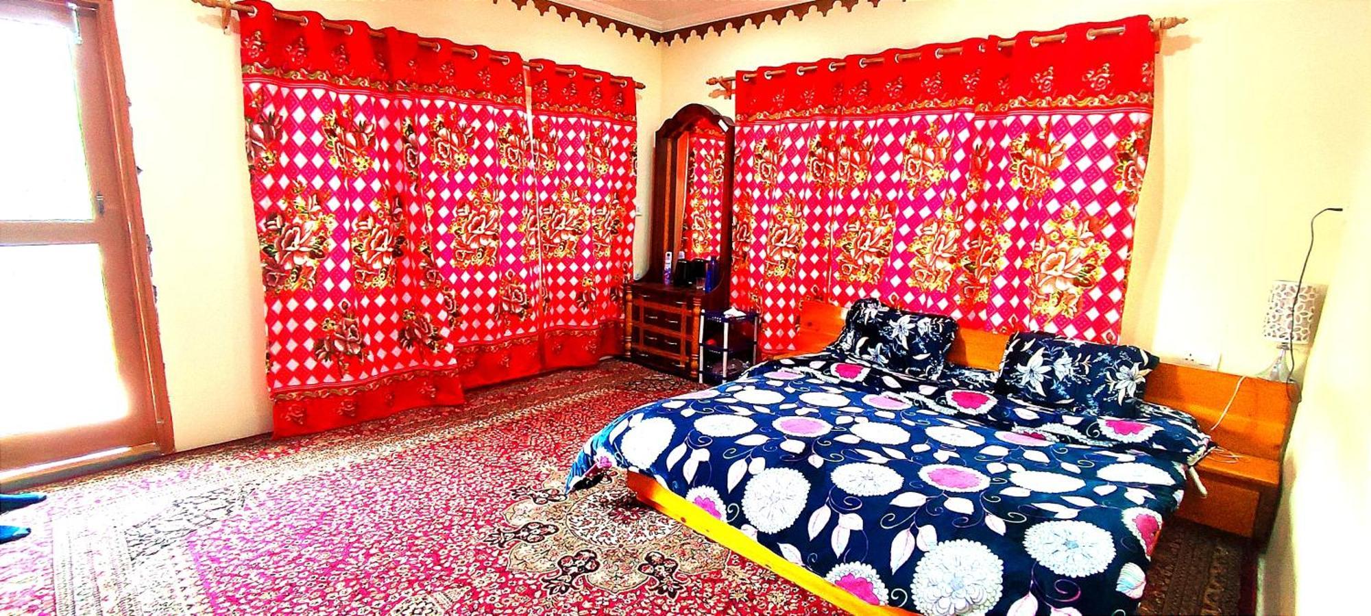 The Clover Inn Srinagar  Luaran gambar