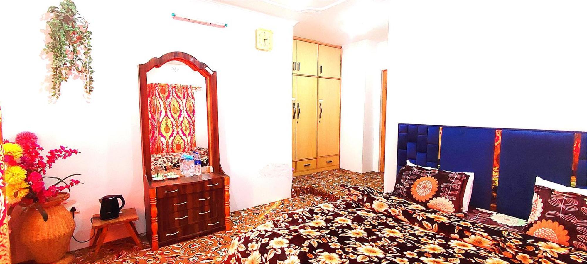 The Clover Inn Srinagar  Luaran gambar